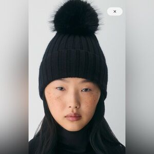Aritzia Black Merino wool  Pom-Pom Beanie